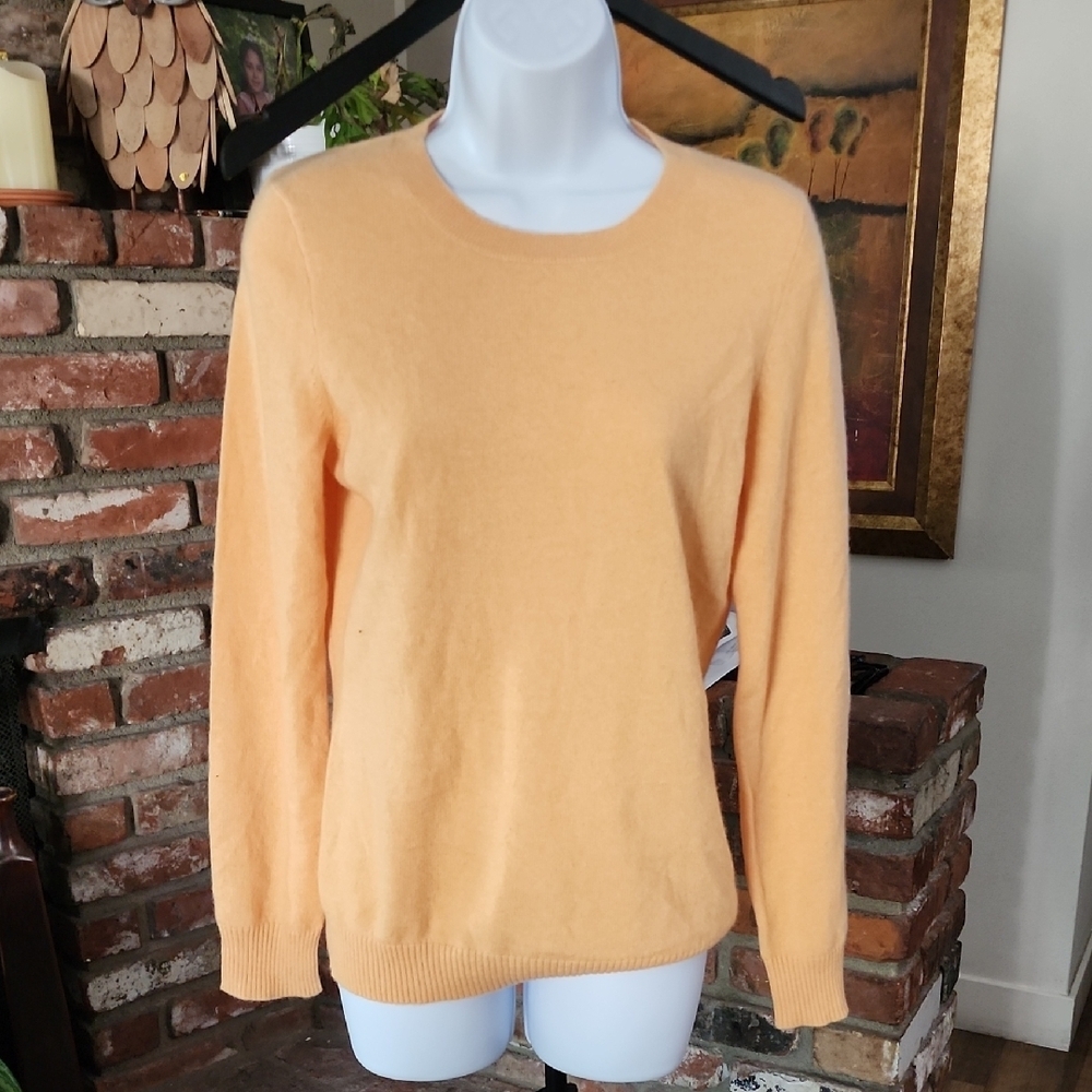 McDuff Cashmere Sweater Soft Apricot Crewneck Lightweight Knit